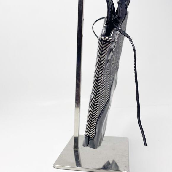 Vintage Black and White Chevron Handbag Tote - Picture 3 of 6